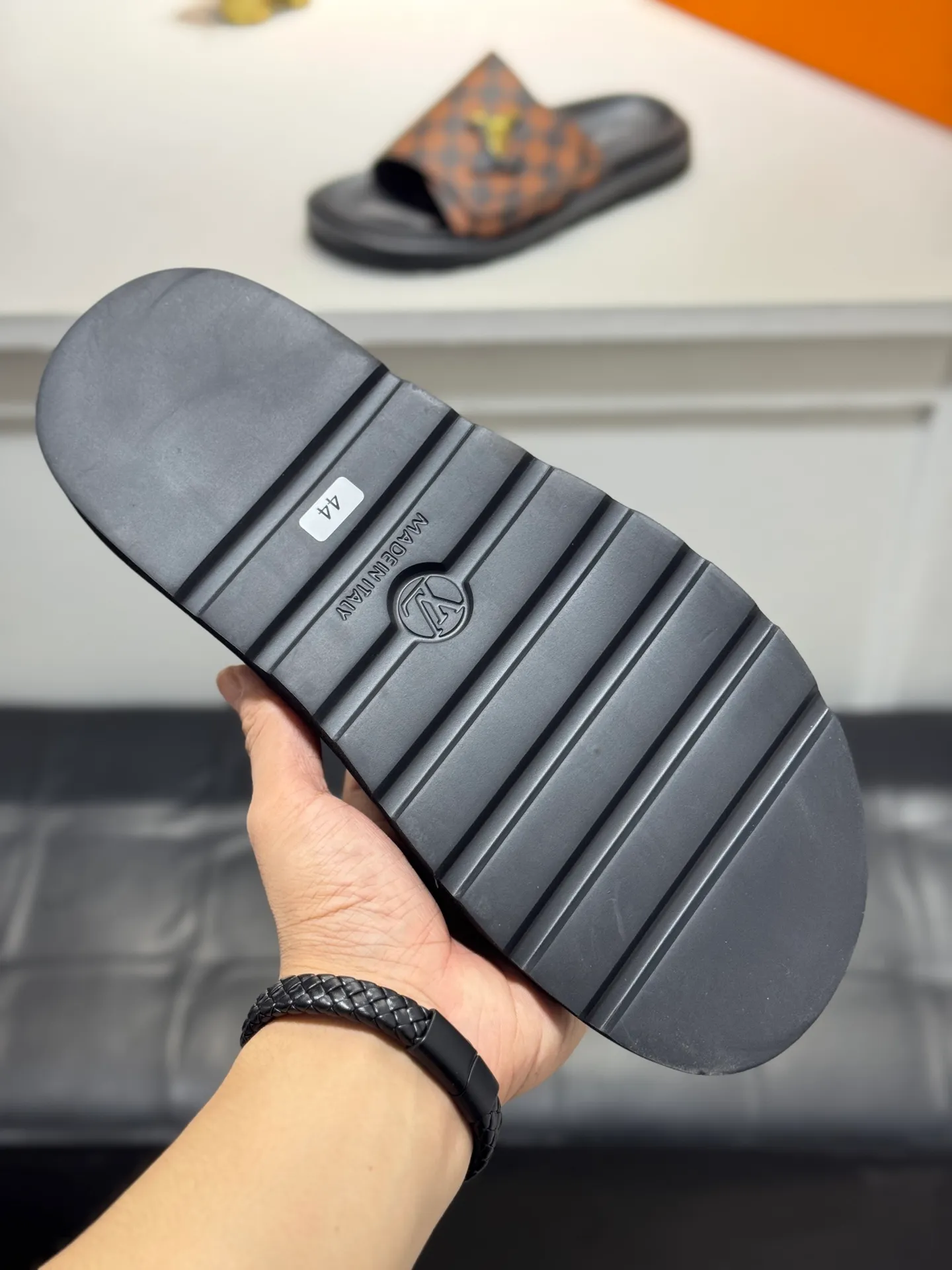 Men's Men's Shoes💰360 [New Style]🦇🦇Top Original [Louis Vuitton] Slippers for Couples👫Spring and Summer Style🎯🎯As an active family in the fashion industry ⭐ Lv takes bold innovation as its true nature ⚡Fabric and floral with hardware🔥Clean and neat ⚡Fashionable and elegant🌹Multiple colors available Size: 36-44 (45. Customized